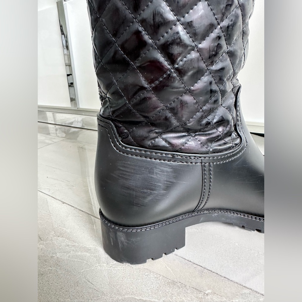 Women Salvatore Ferragamo rainy boots black size 10 preowned. - Picture 3 of 12